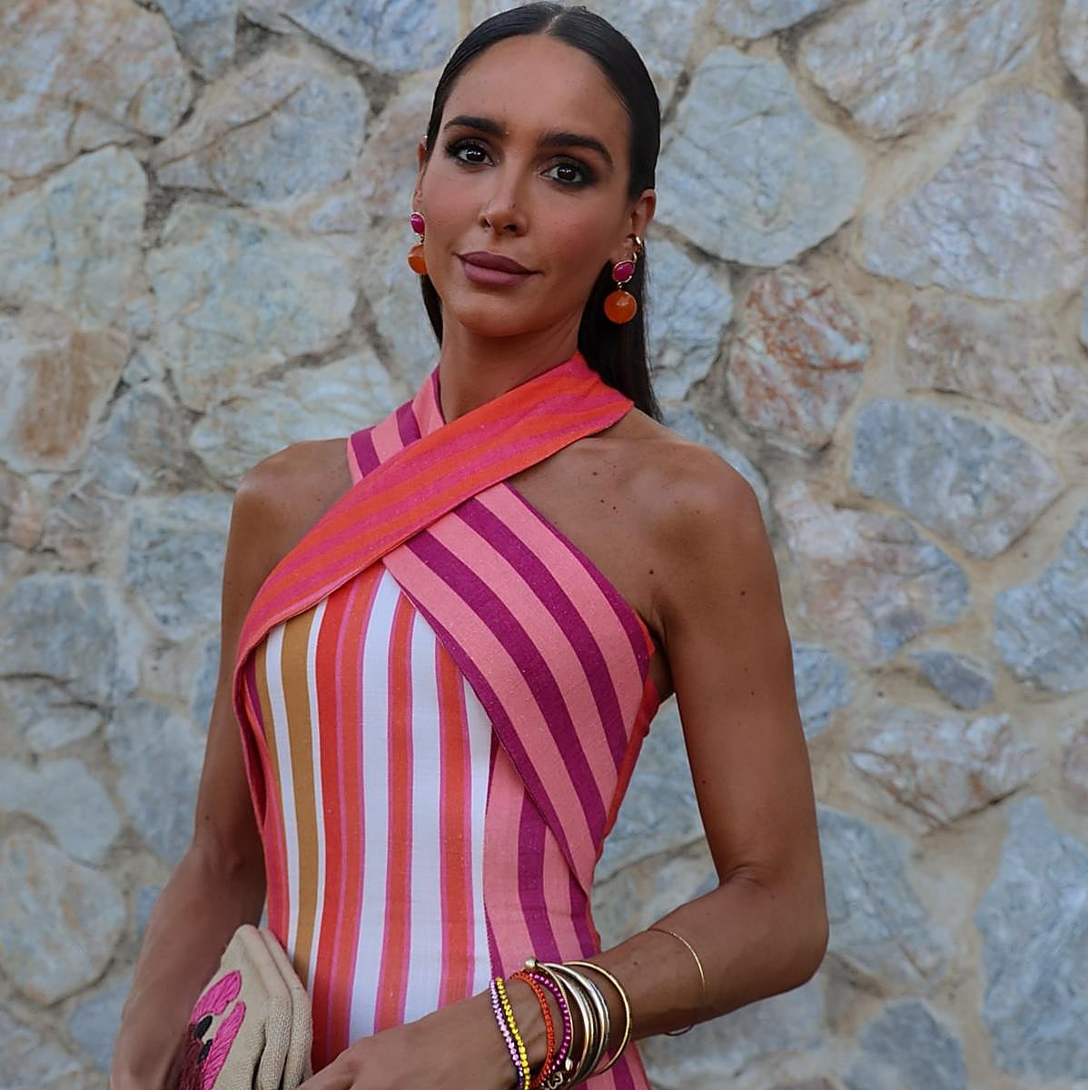 Rocío Osorno con un vestido de escote halter.