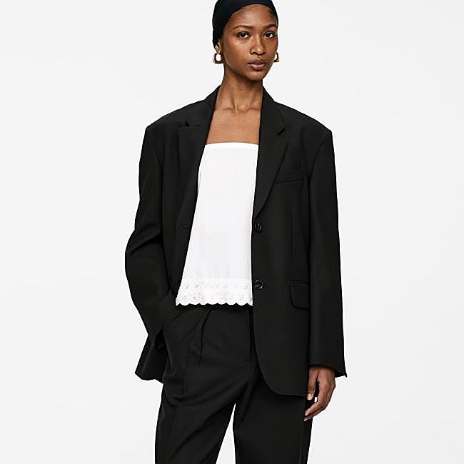 Blazer negro de Arket, 169 euros.