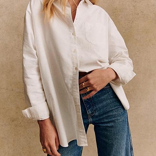 Camisa blanca de Sézane, 95 euros.