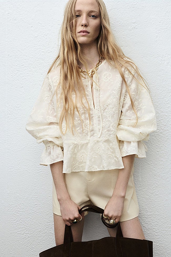 Camisa blanca de Mango (39,99 euros)