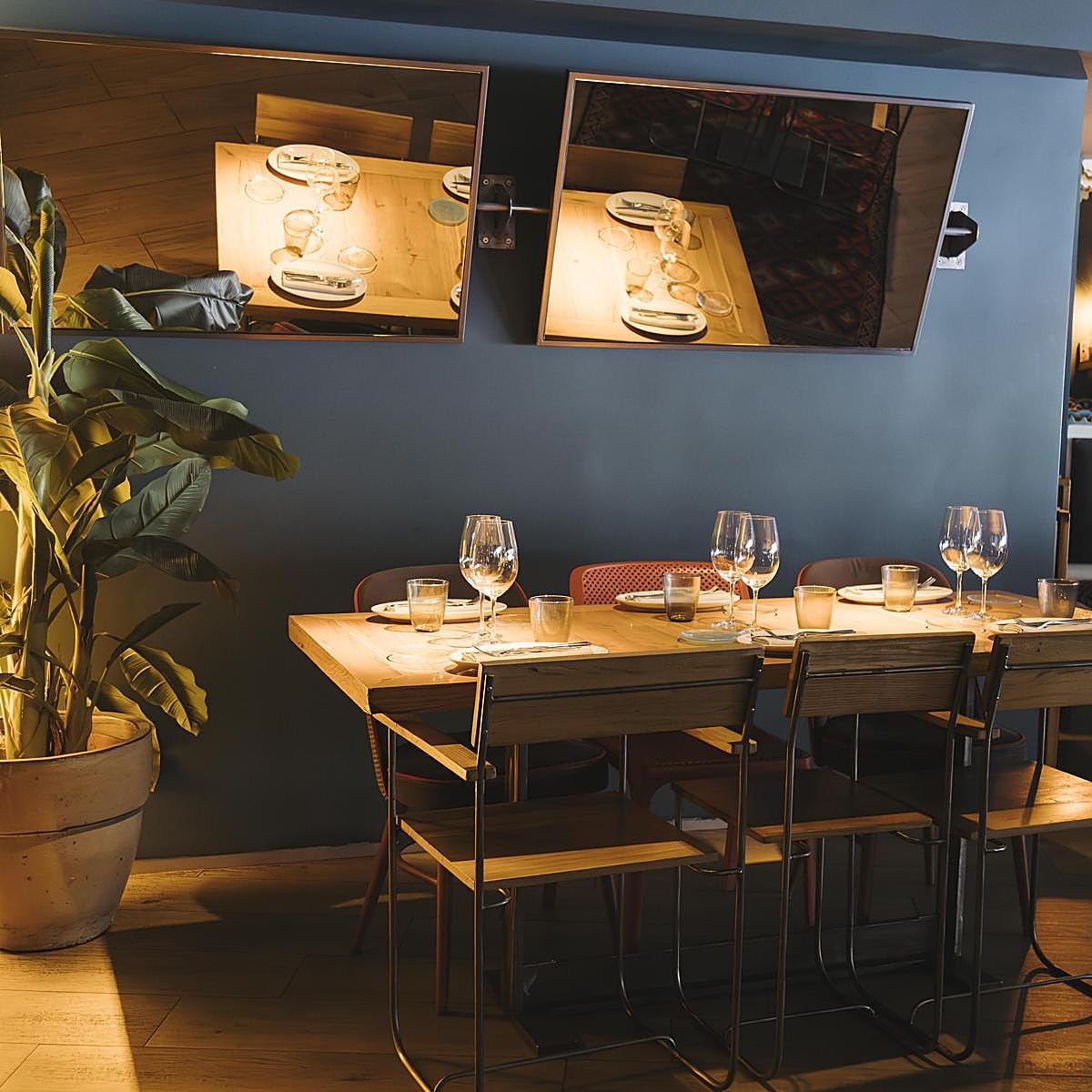 El comedor de la planta superior de Kulto, un restaurante en el que puedes disfrutar de un delicios bikini.