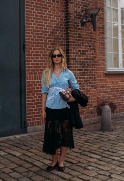 Entertainment news Celebrity gossip Movie and TV show updates Latest celebrity news Trending entertainment stories Imagen secundaria 2 - Looks con pañuelo vistos en la CPHFW.