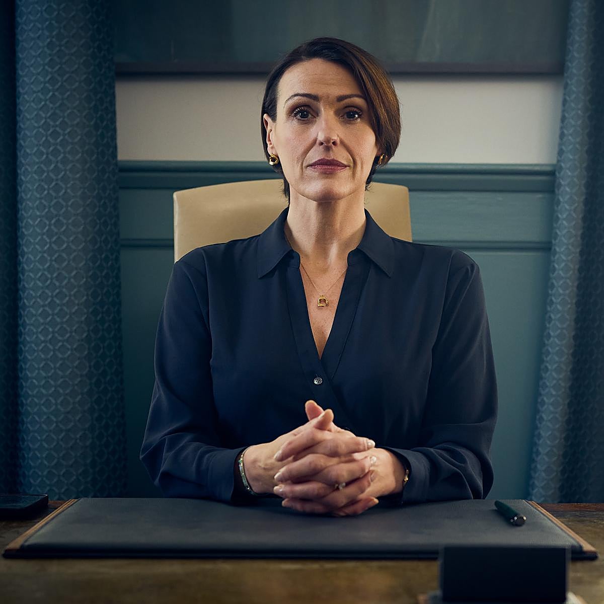 Suranne Jones como la Primera Ministra del Reino Unido, Abigail Dalton, en una imagen de la miniserie británica, Rehén.