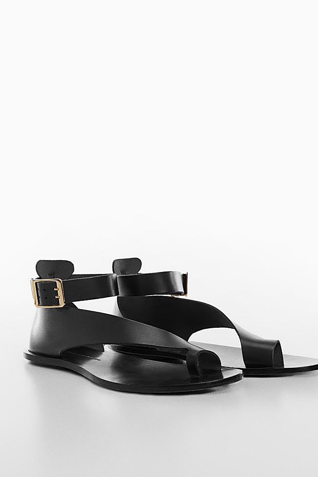 Sandalias de piel en negro (59,99 euros)