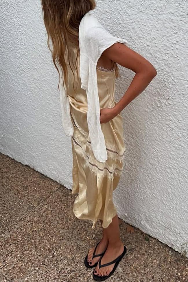 Sofia Johansson con vestido viral de Scalpers.