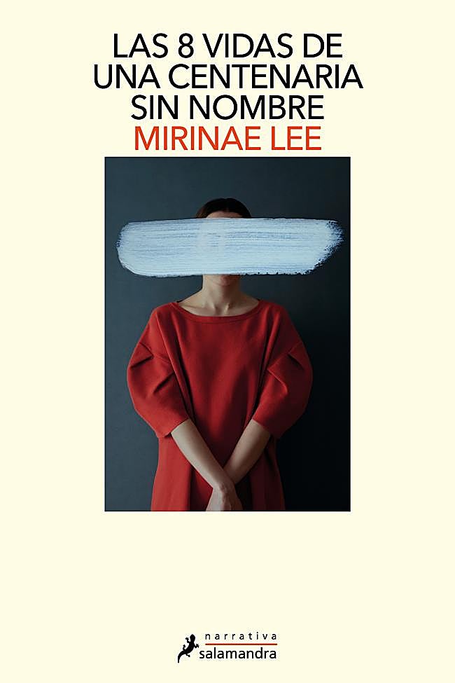 Portada de Las 8 vidas de una centenaria sin nombre, la aclamada novela de Mirinae Lee.