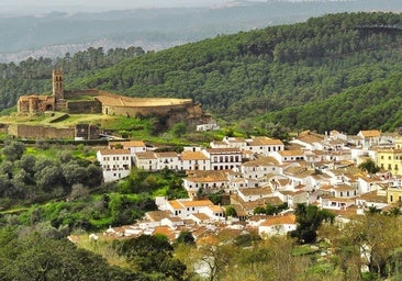 El pueblo de Huelva aún por descubrir: de su castillo con mezquita y plaza de toros a la curiosa historia de la realeza