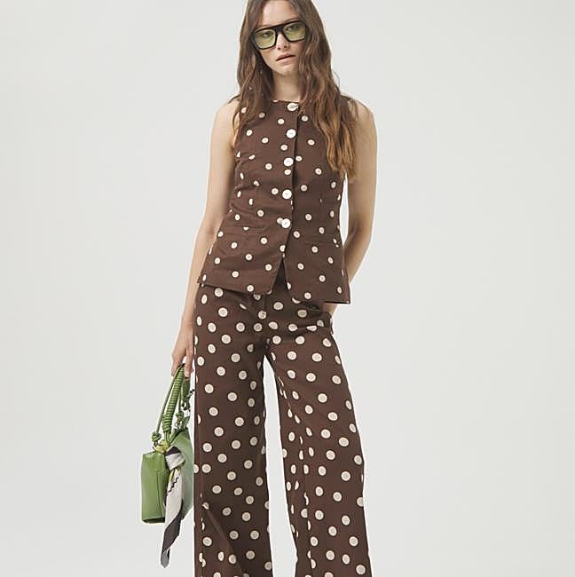 Conjunto de lunares de Nurrk: chaleco 129 euros y pantalón 129 euros.