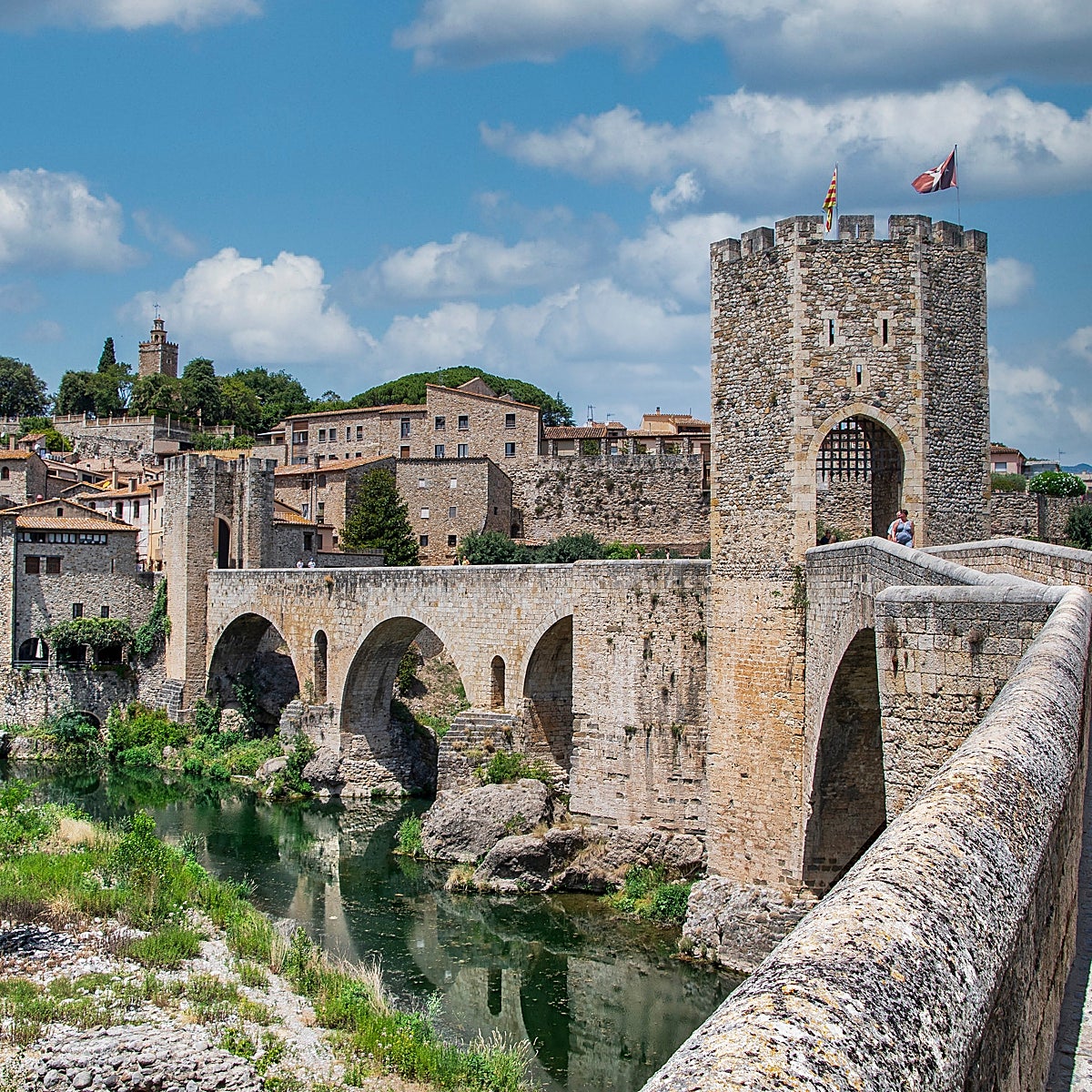 El Pont Vell que da entrada al encantador Besalú.