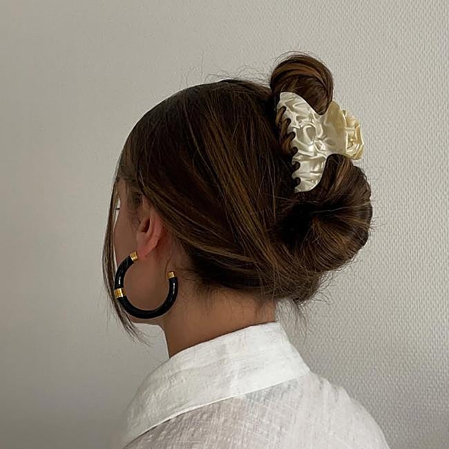 Recogido alto con pinza