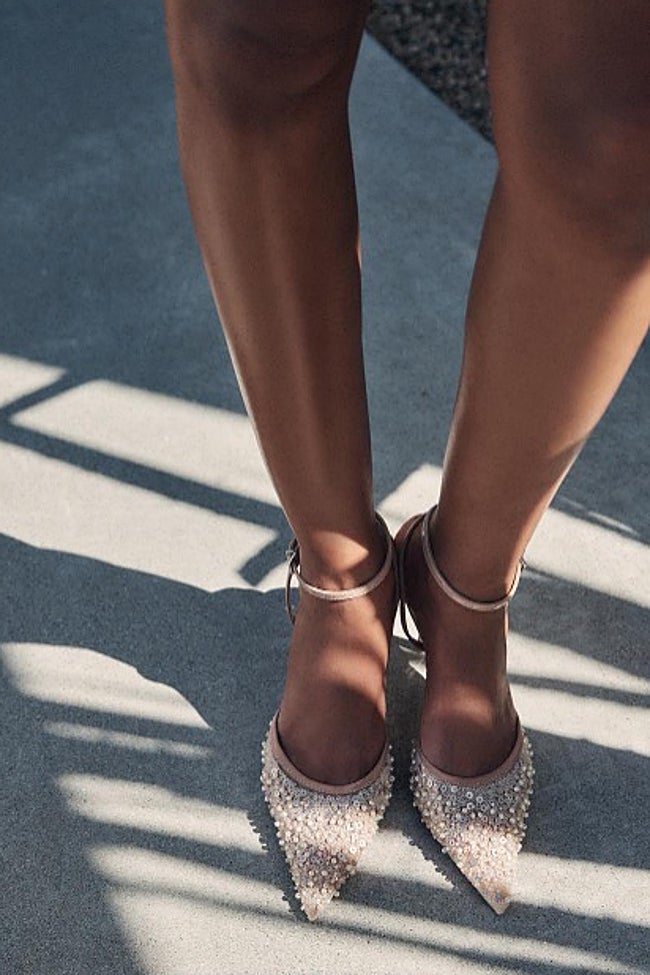 Zapatos con brillos de Zara (45,99 euros)