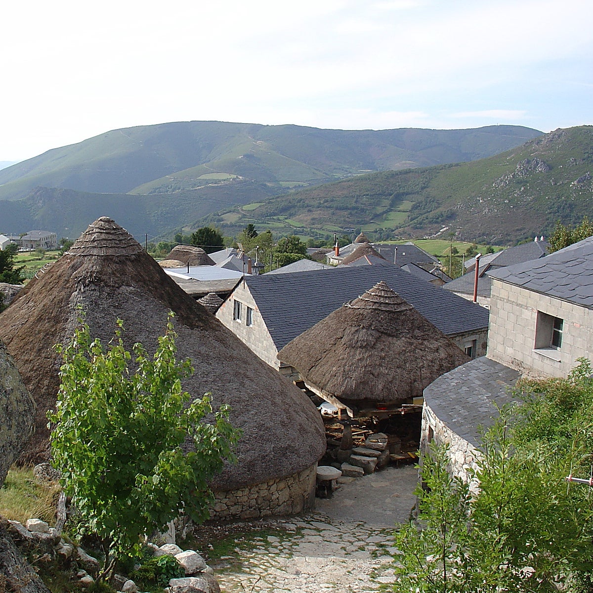 Piornedo es una aldea en los Ancares de Lugo famosa por sus pallozas.