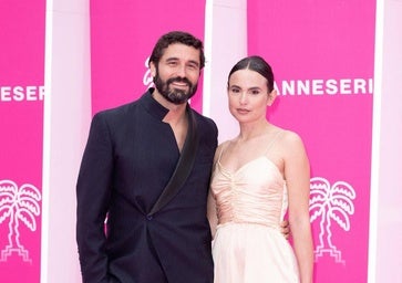 Retrato íntimo de Álex García, el gran amor de Verónica Echegui: creyente, amante de la meditación y muy reservado