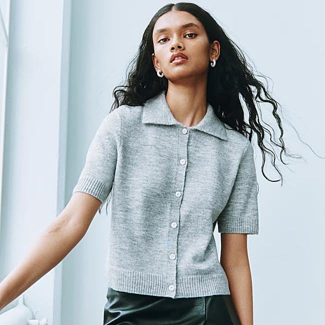 Cárdigan de manga corta, 24,99 euros.