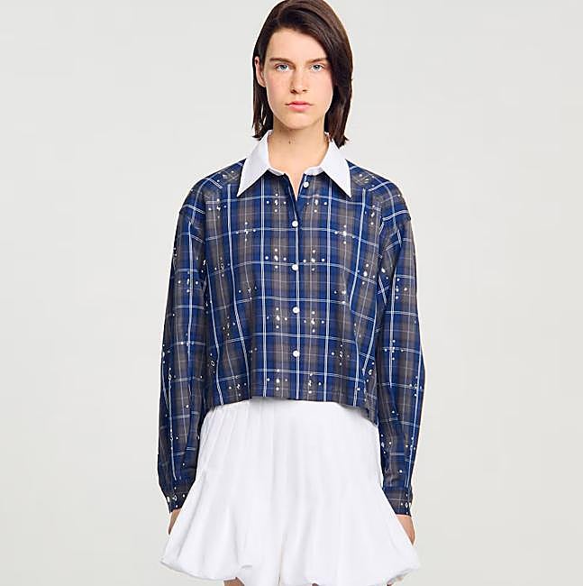 Camisa de cuadros con strass de Sandro, 225 euros.
