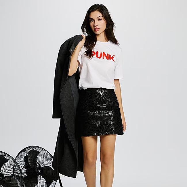 Falda corta de Only, 16 euros.