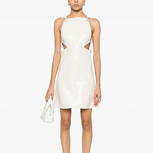Vestido blanco de Courrèges, 492 euros.