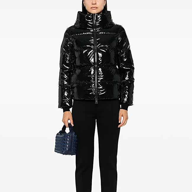 Plumífero brillante de Herno, 560 euros.