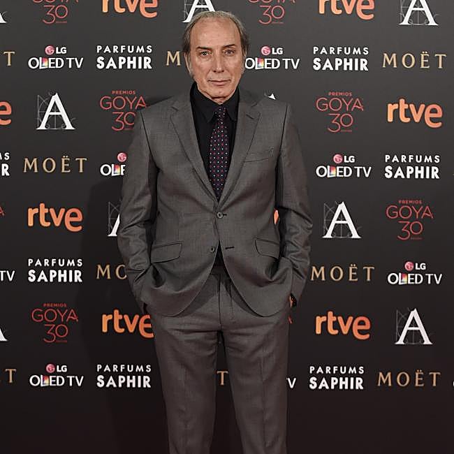 Eusebio Poncela en la alfombra roja de la 30.ª edición de los Premios Goya celebrados en 2016.