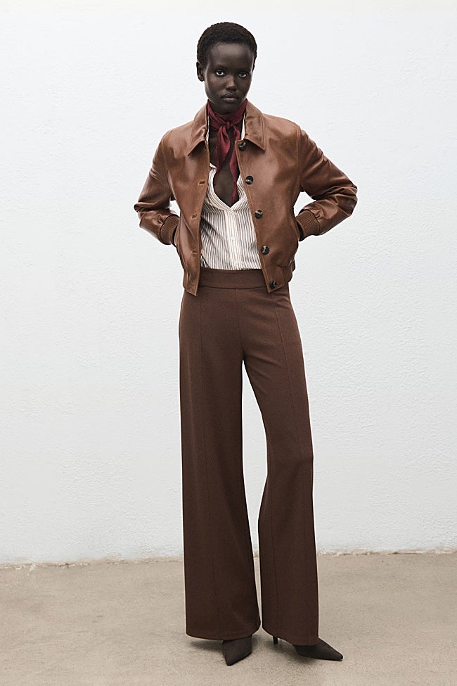 Pantalón marrón de Mango (29,99 euros)