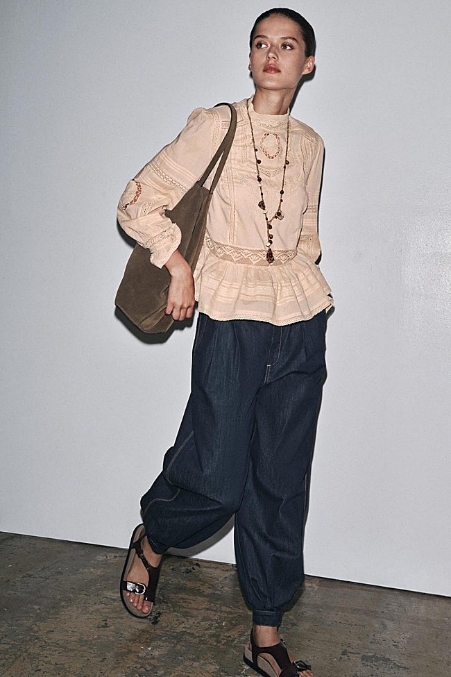 Camisa romántica de Zara (39,99 euros)