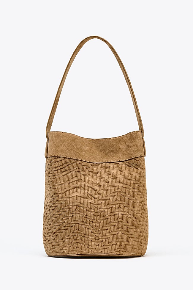 Bolso trenzado de Zara (129 euros)