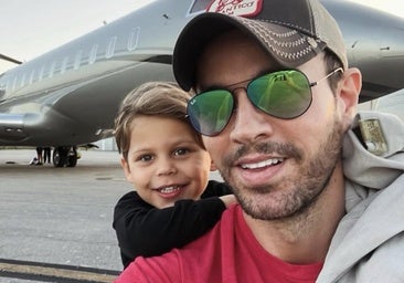 Enrique Iglesias y su hijo NIcholas, en una foto reciente.