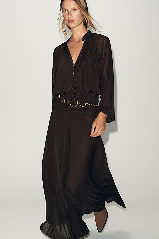 Vestido marrón de Zara (39,99 euros)
