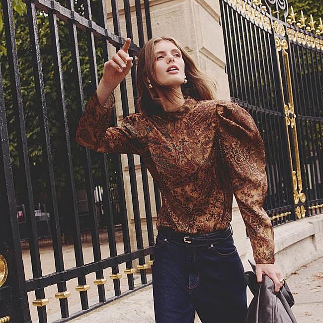 Blusa con manga puffy, 27,99 euros.