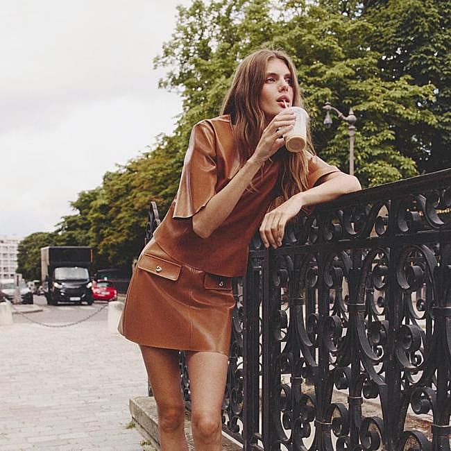 Falda revestida, 27,99 euros.