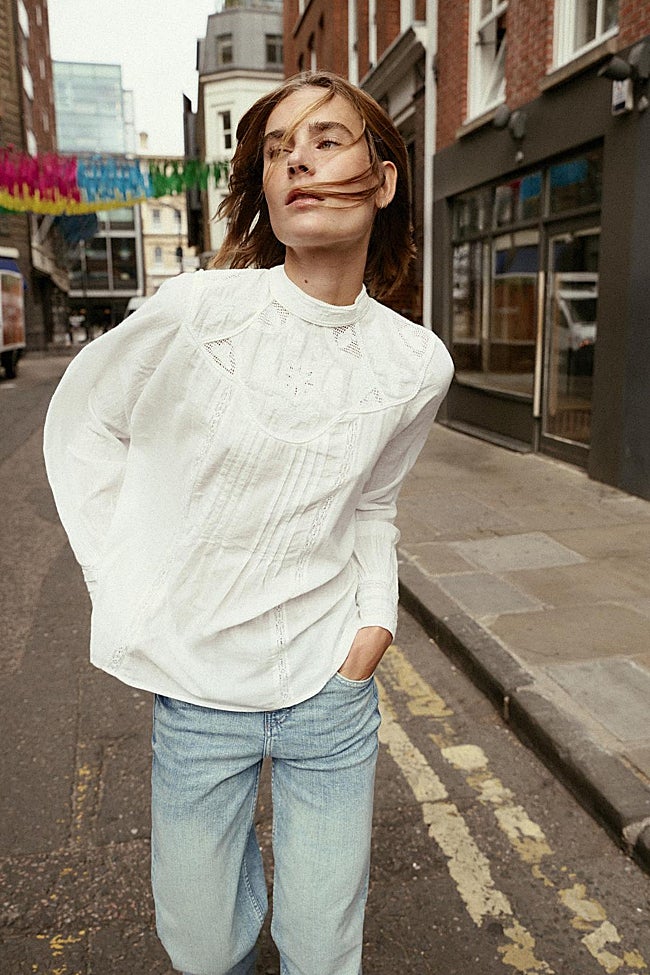 Blusa blanca de Zara (35,99 euros)