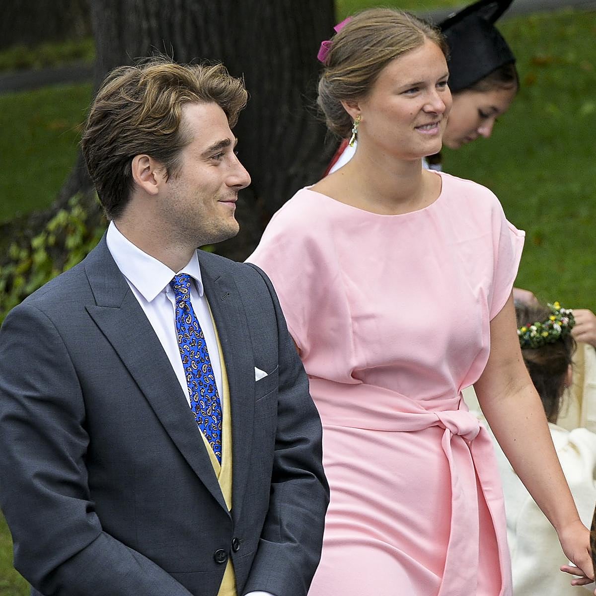 Lukas von Lattorff, hijo mayor de Tatiana de Liechtenstein junto a su prometida, la condesa Marie von Wilczek.