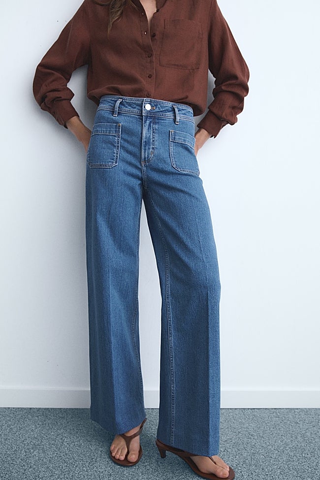 Vaqueros con bolsillos de Mango (29,99 euros)