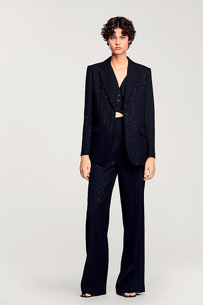 Traje de tres piezas con lentejuelas de Sandro.