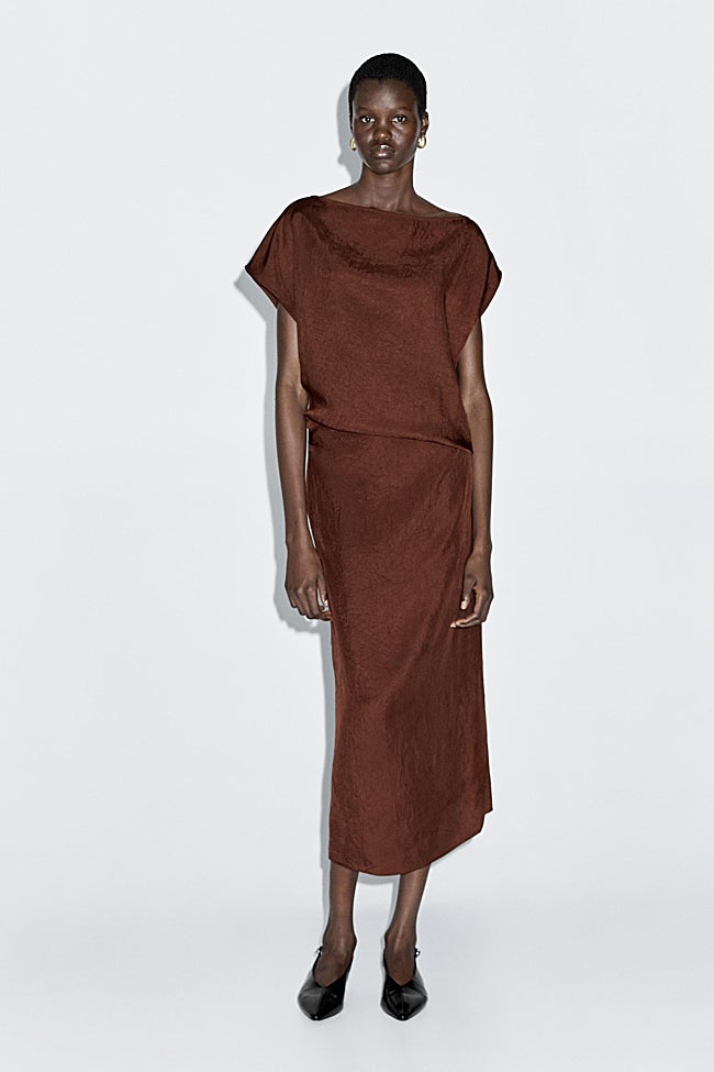 Vestido marrón de Massimo Dutti (79,99 euros)