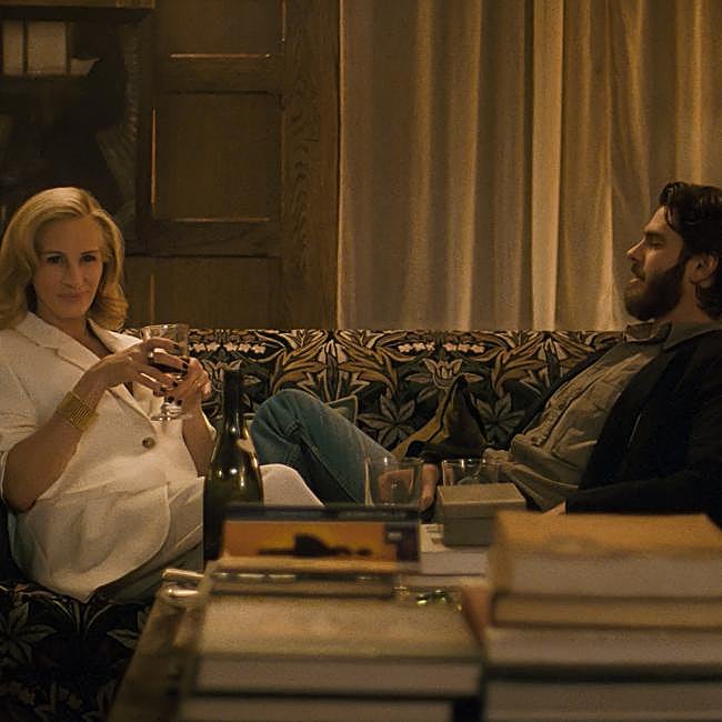 Julia Roberts y Andrew Garfield en una imagen de la película de Luca Guadagnino, Caza de brujas.