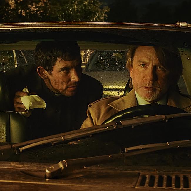 Josh O'Connor y Daniel Craig en una imagen de la última entrega de Puñales por la espalda, De entre los muertos.