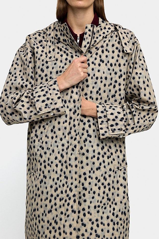 Chaqueta com estampado animal de Parfois (49,99 euros)