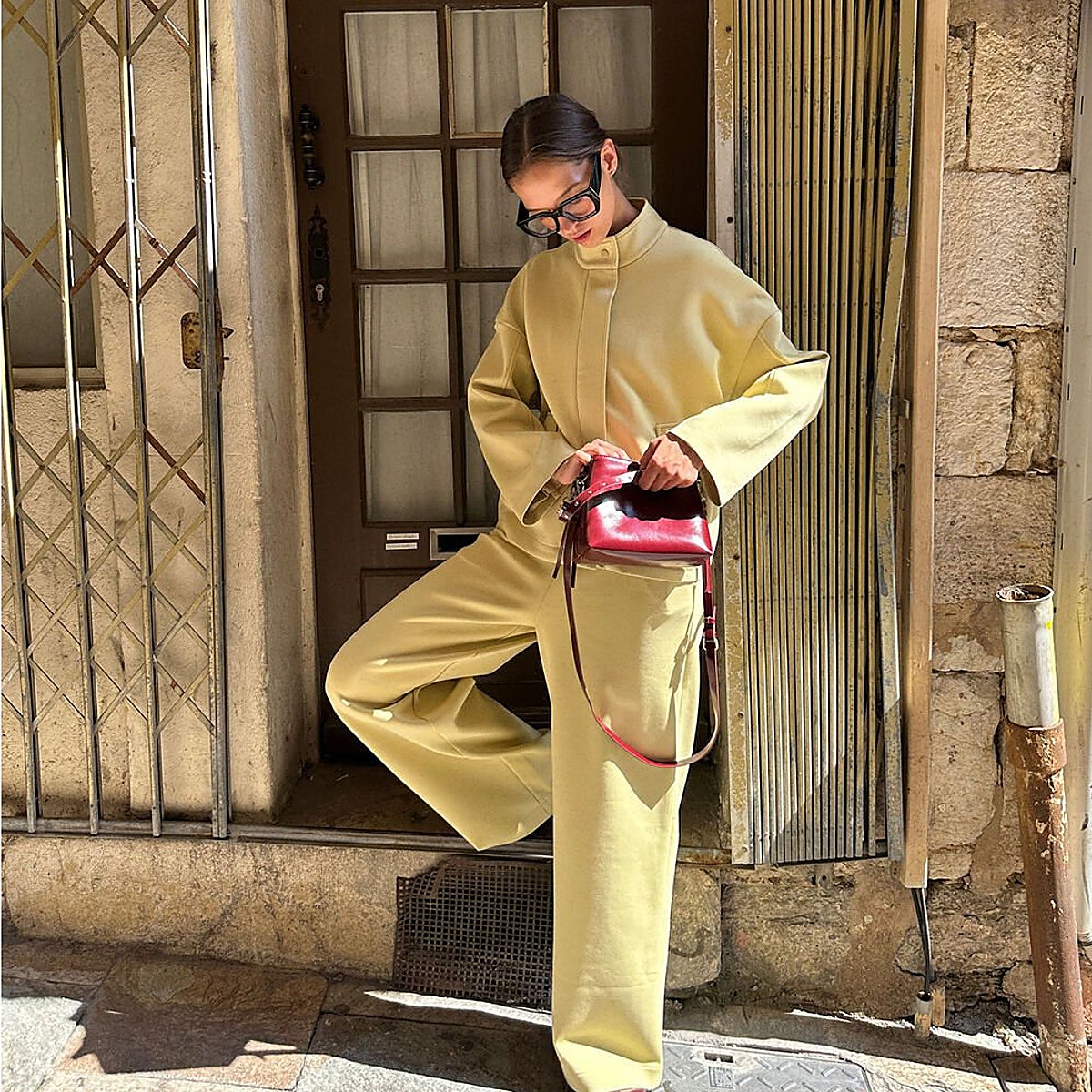 Camisas blancas, cazadoras de ante, conjuntos de chaqueta y pantalón y muchas compras imprescindibles.