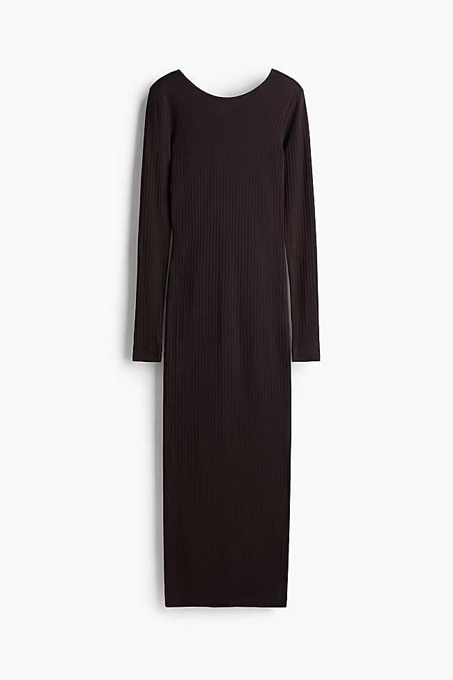 Vestido de canalé con espalda en U (14,40€)