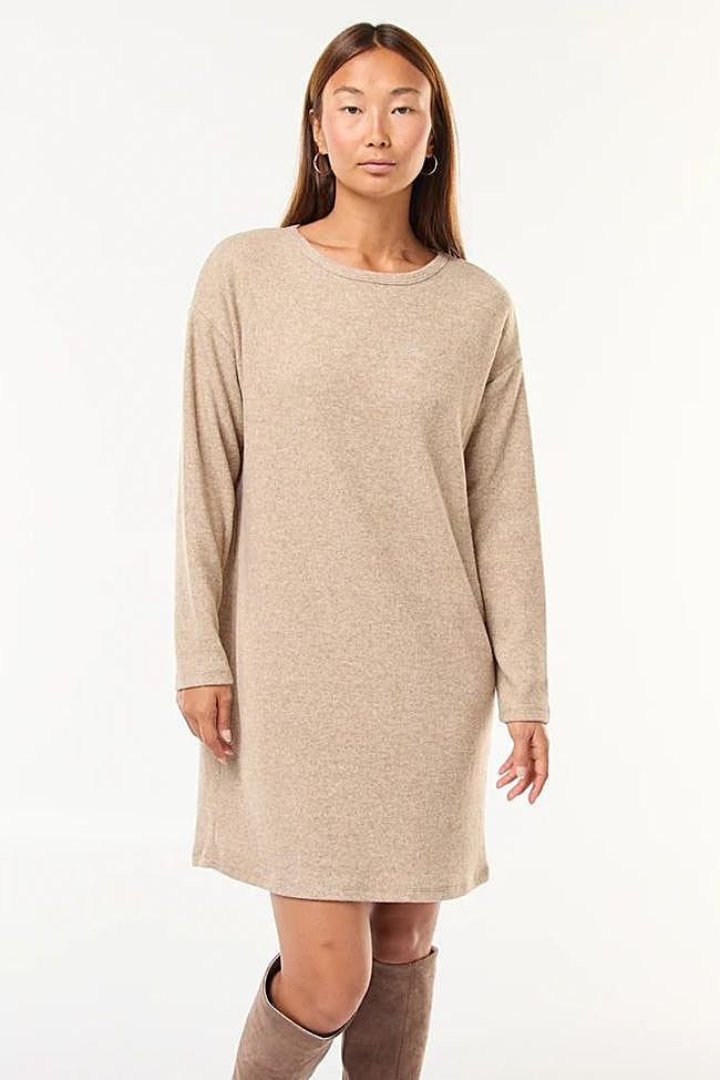 Vestido de punto suave de manga larga (13€)