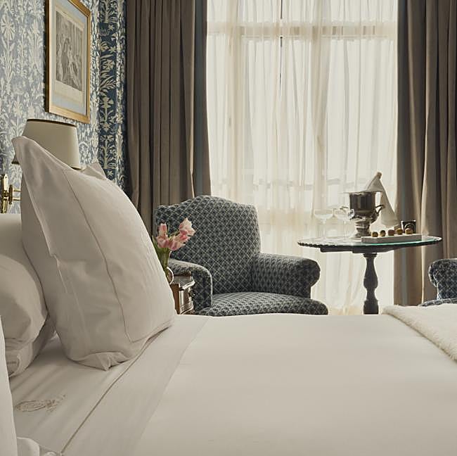 Detalle de una de las habitaciones del céntrico Relais & Chateâux Hotel Orfila, un lugar perfecto para vivir Madrid disfrutando cada minuto de tu escapada.