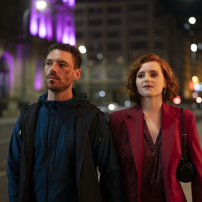 Michael (James Nelson-Joyce) se divide entre el amor de Diana (Hannah Onslow) y su lealtad al clan liderador por Phelan.