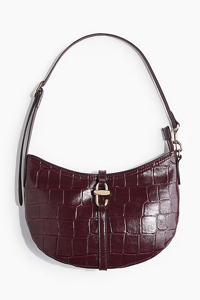 Bolso burdeos de H&M (24,99 euros)