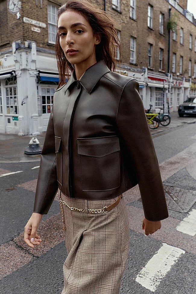 Chaqueta efecto piel de Zara (39,99 euros)