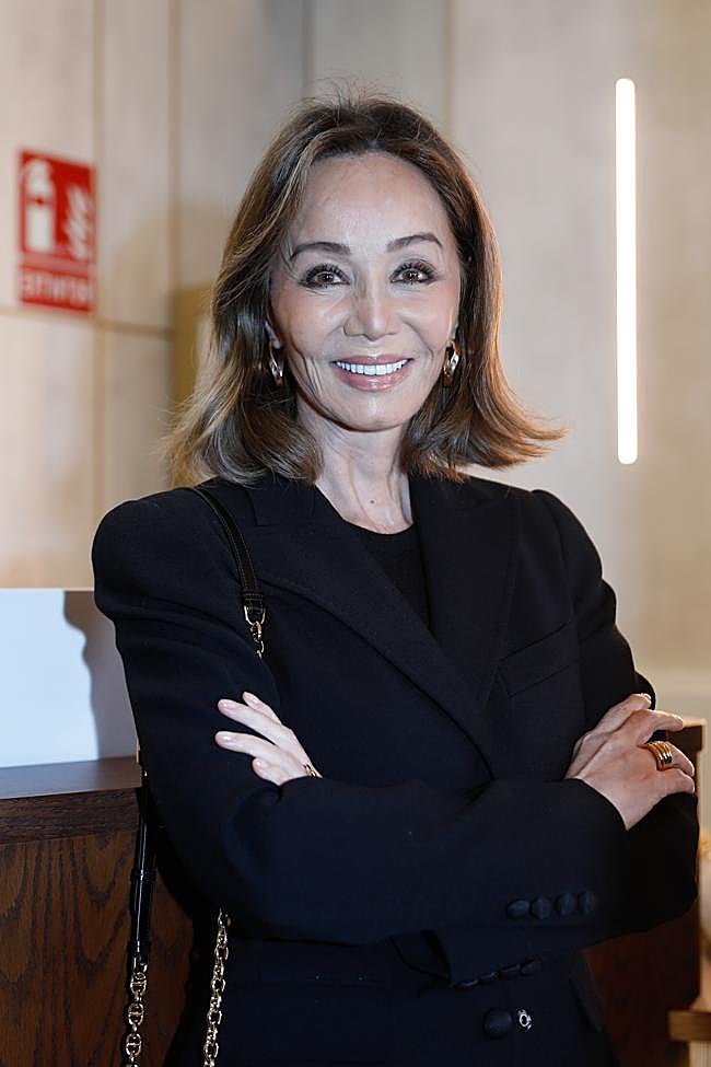 Isabel Preysler con una melena llena de brillo.