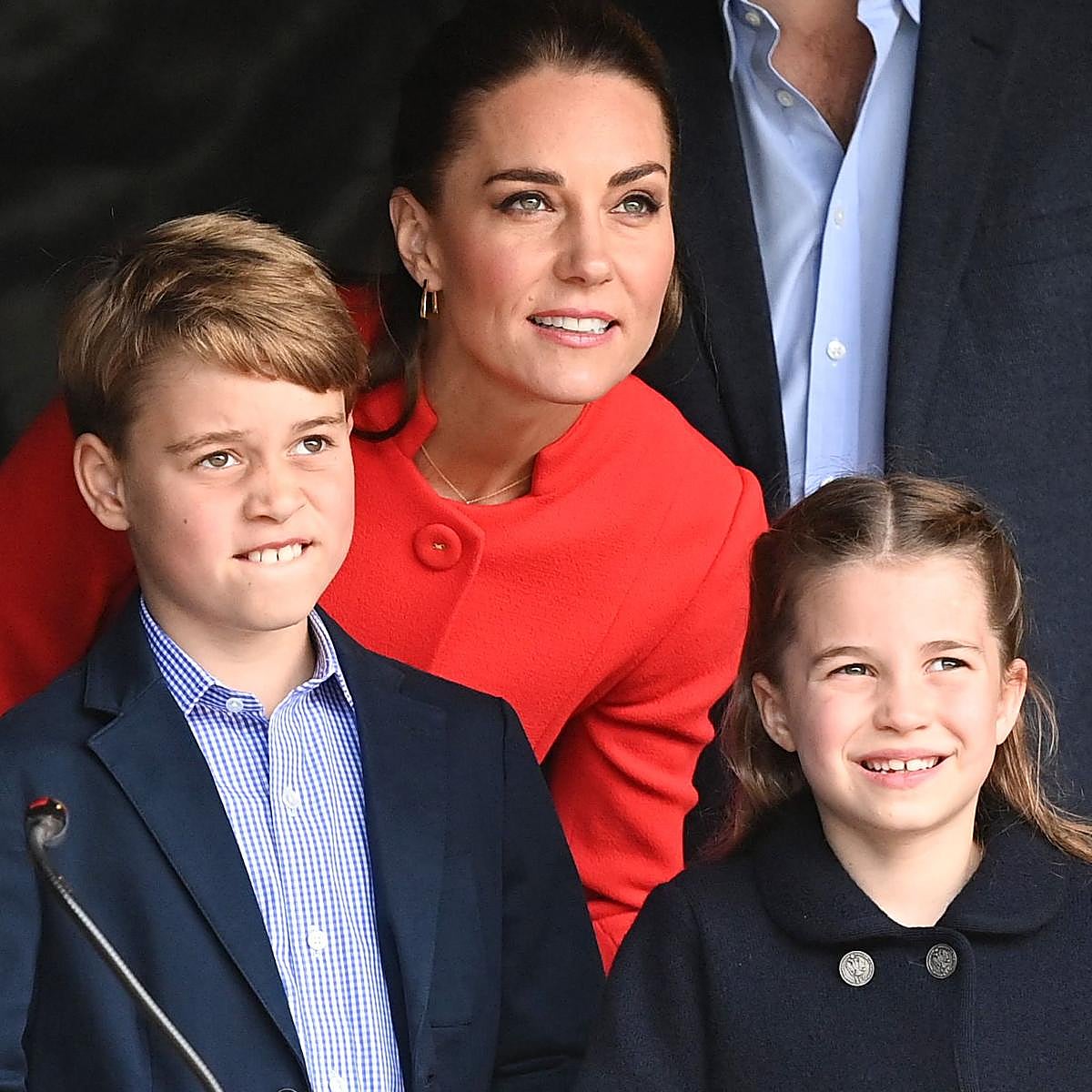 Kate Middleton con dos de sus hijos: el príncipe George y la princesa Charlotte.