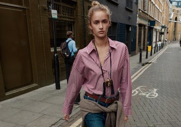 Las novedades de Zara de la semana: pantalones de cuadros, blusas románticas y básicos que están arrasando