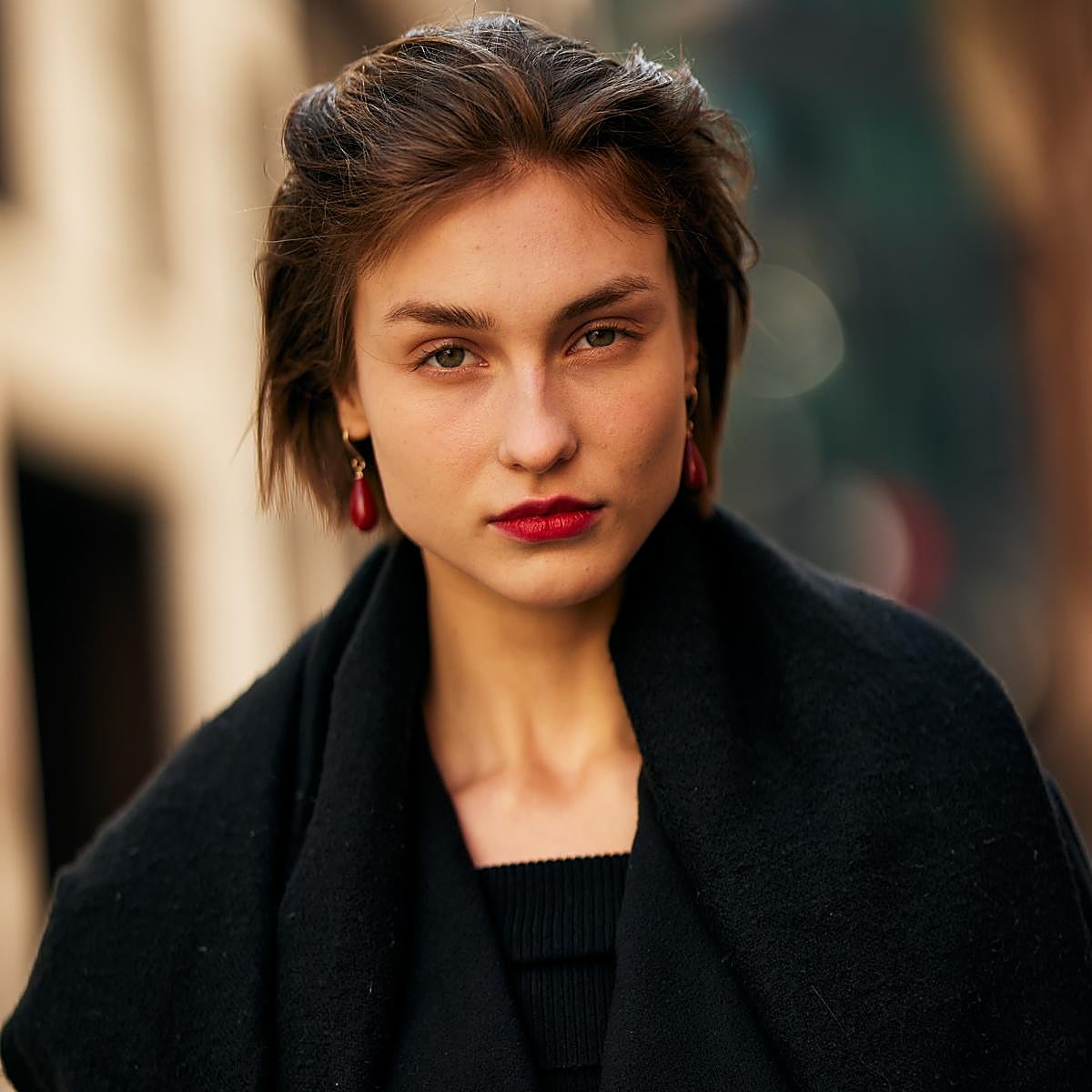 Sérums para unificar el tono tras el verano: fórmulas con vitaminas que te ayudarán a recuperar la piel