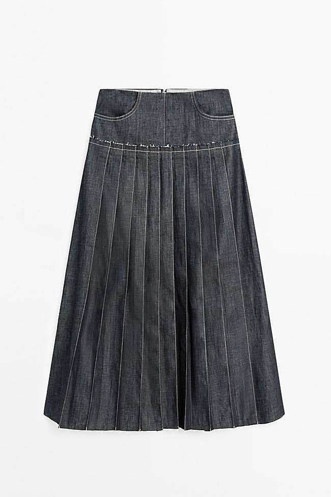 Falda midi denim detalle tablas (69,95€)